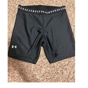 Under Armour Women's Dark Gray Bike Shorts 5” inseam size medium